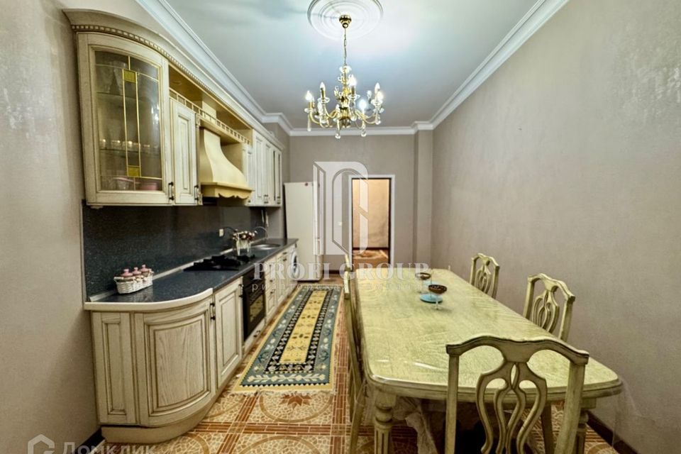 Продаётся 3-комнатная квартира, 145 м²