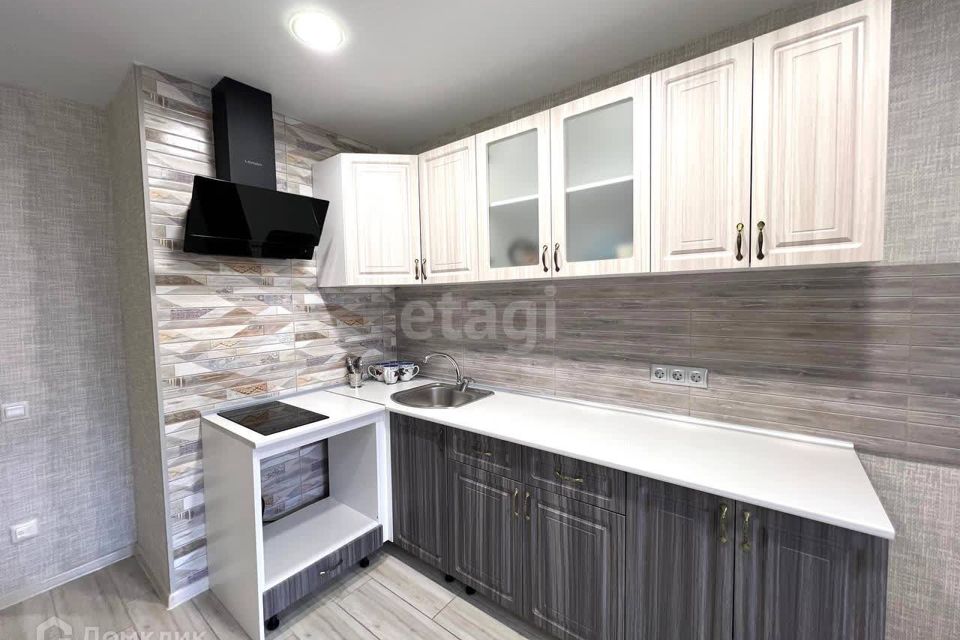 Продаётся 1-комнатная квартира, 49.2 м²