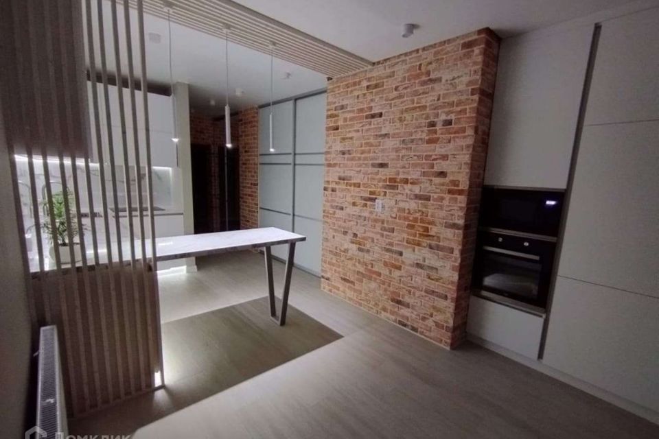 Продаётся 3-комнатная квартира, 102 м²