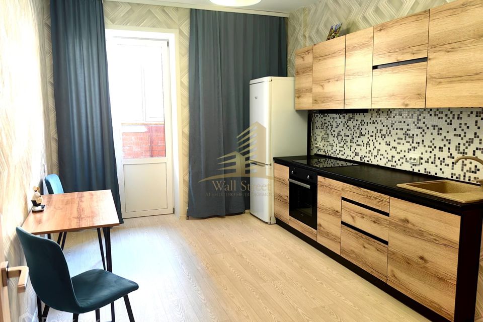 Сдаётся 2-комнатная квартира, 81 м²
