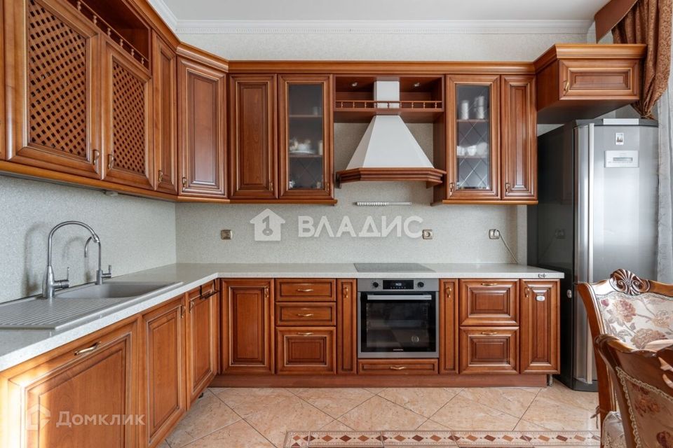 Продаётся 4-комнатная квартира, 185 м²