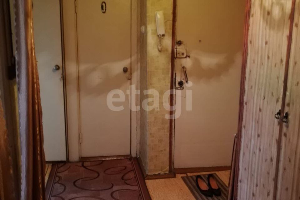 Продаётся 4-комнатная квартира, 61.4 м²