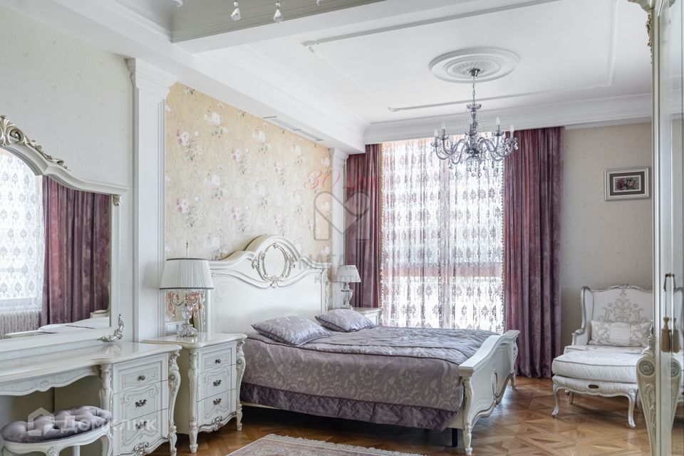 Продаётся 4-комнатная квартира, 150 м²