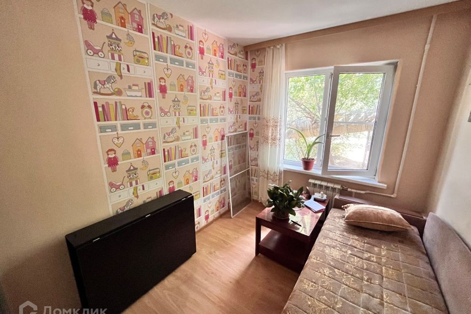 Продаётся 4-комнатная квартира, 58.2 м²