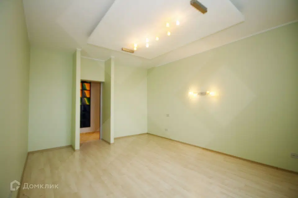 Продаётся 4-комнатная квартира, 220 м²