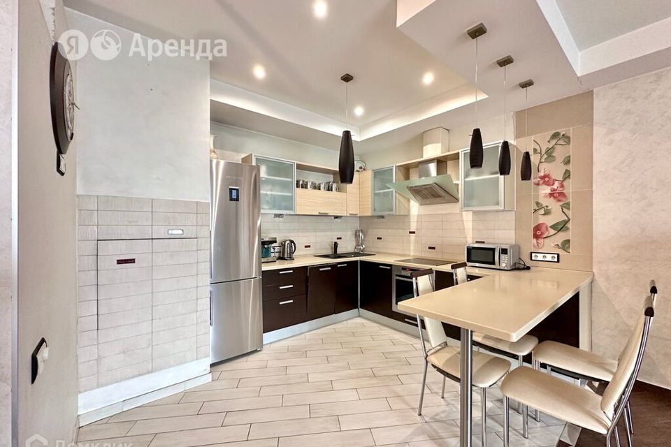 Сдаётся 2-комнатная квартира, 71 м²