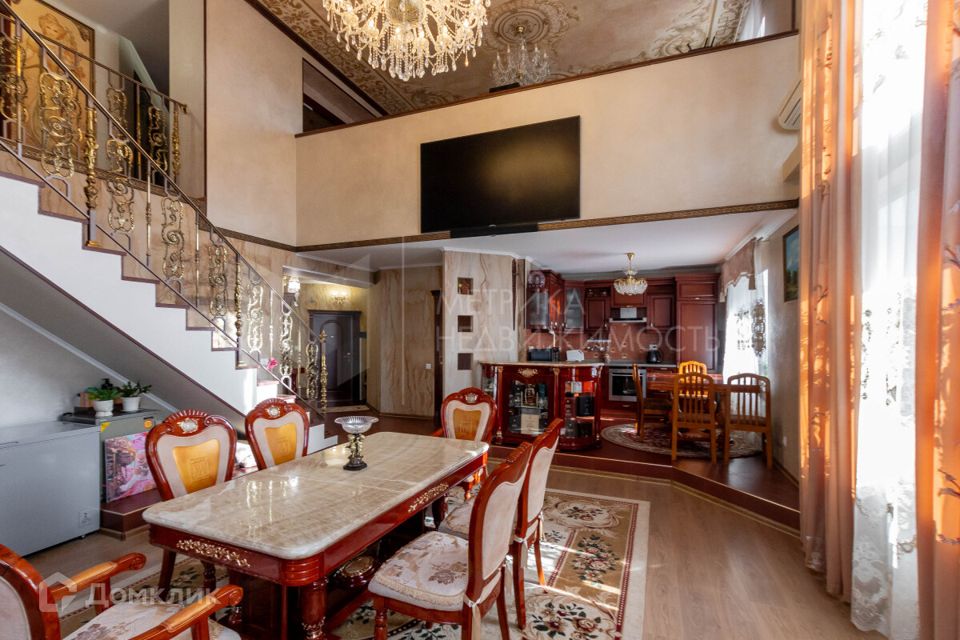 Продаётся 6-комнатная квартира, 212.6 м²