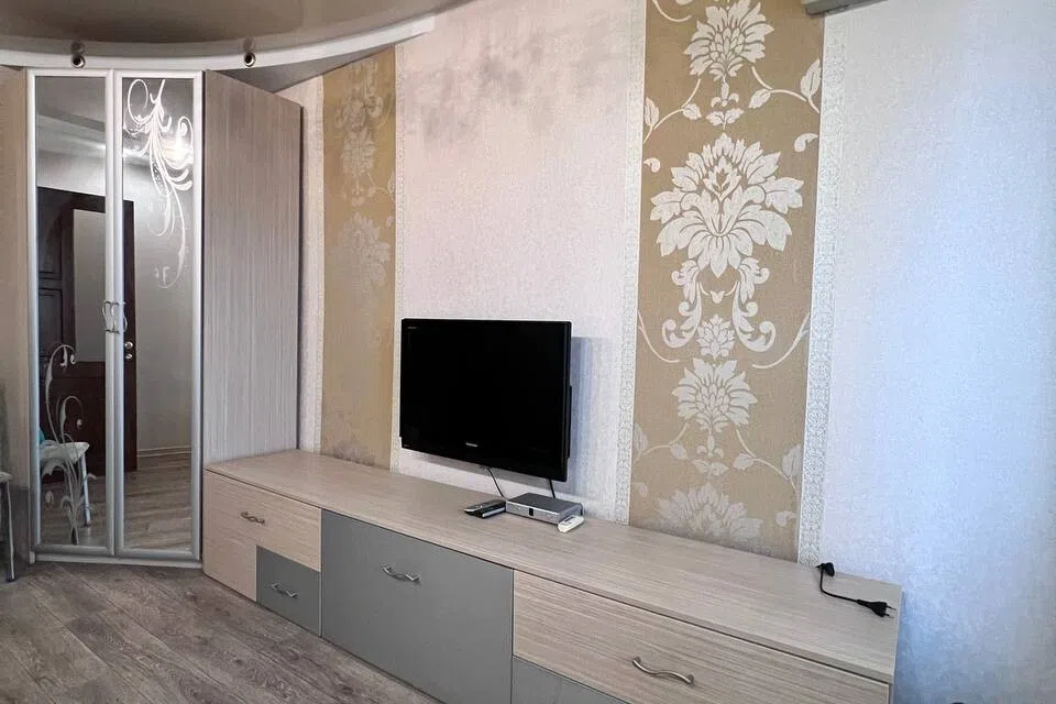 Сдаётся 2-комнатная квартира, 56 м²