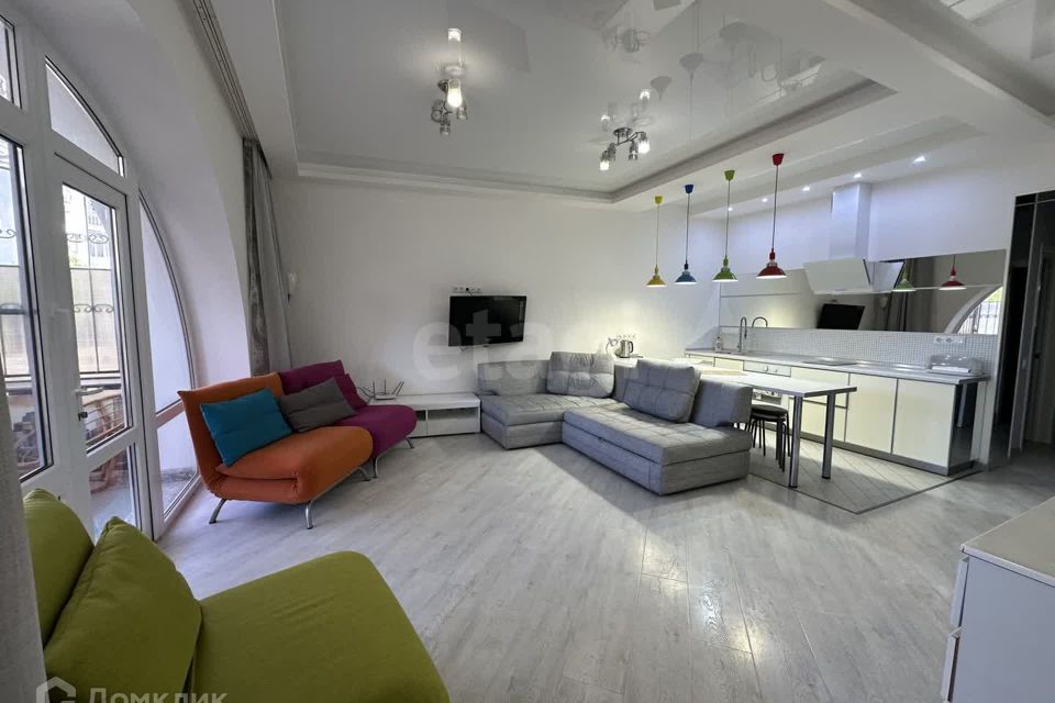 Сдаётся 2-комнатная квартира, 122.7 м²