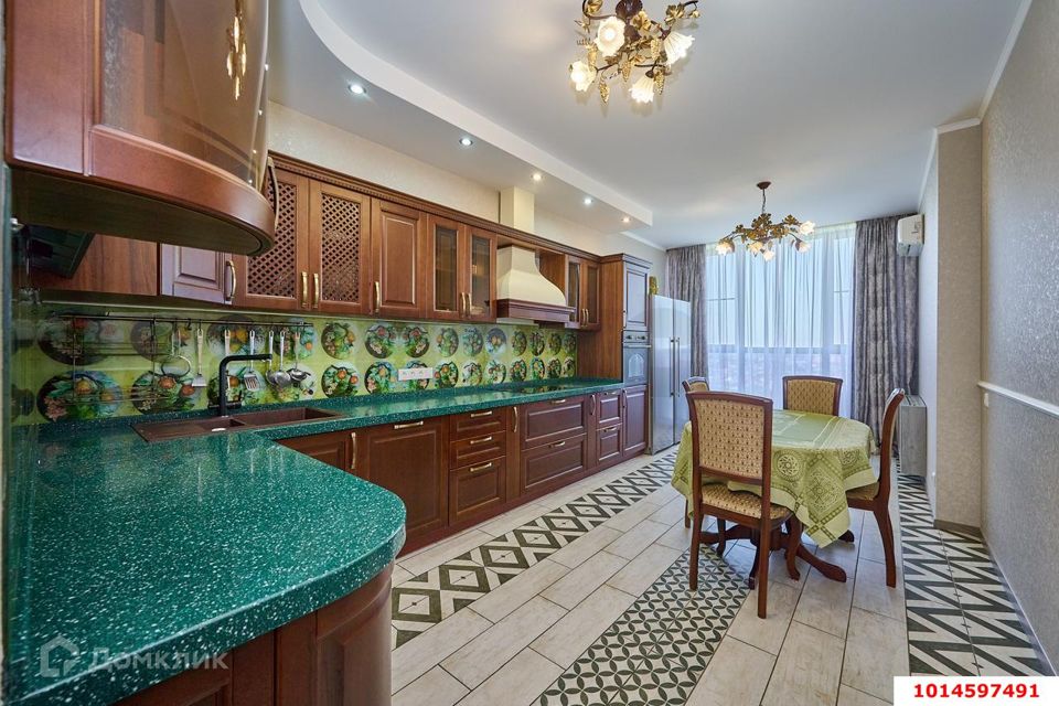 Продаётся 3-комнатная квартира, 121.9 м²
