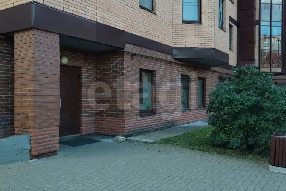 Продаётся 3-комнатная квартира, 102 м²