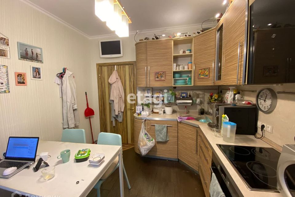 Продаётся комната в 2-комн. квартире, 61.1 м²