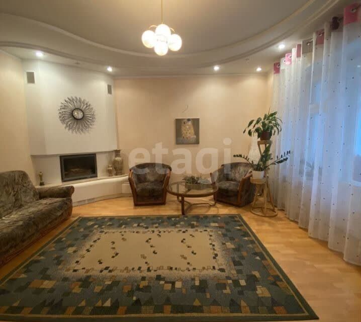 Продаётся 4-комнатная квартира, 135 м²