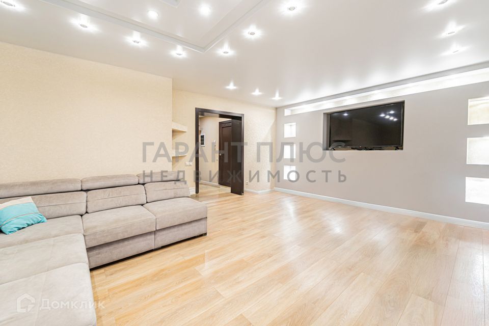 Продаётся 4-комнатная квартира, 132 м²