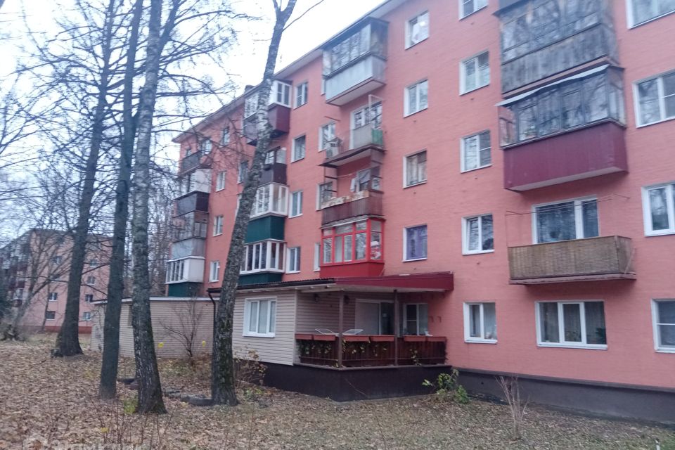 Продаётся 3-комнатная квартира, 41.9 м²