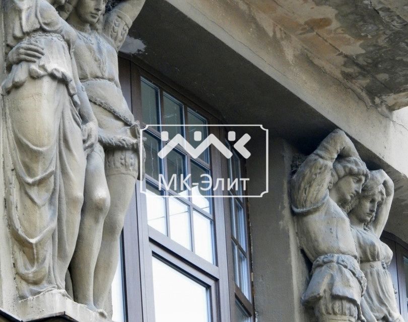 Продаётся 13-комнатная квартира, 408 м²