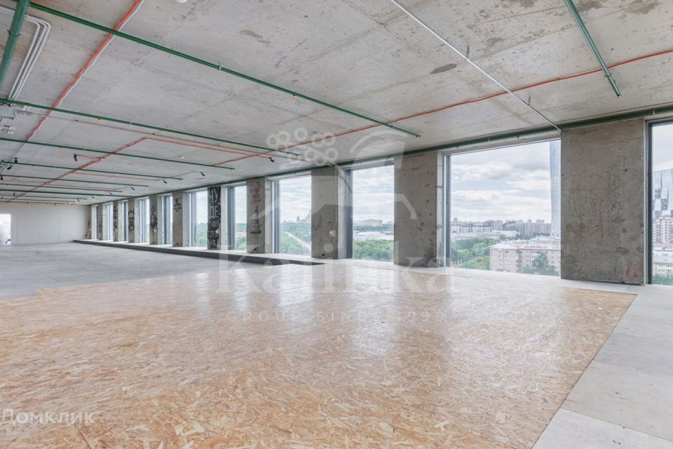 Продаётся 5-комнатная квартира, 272 м²
