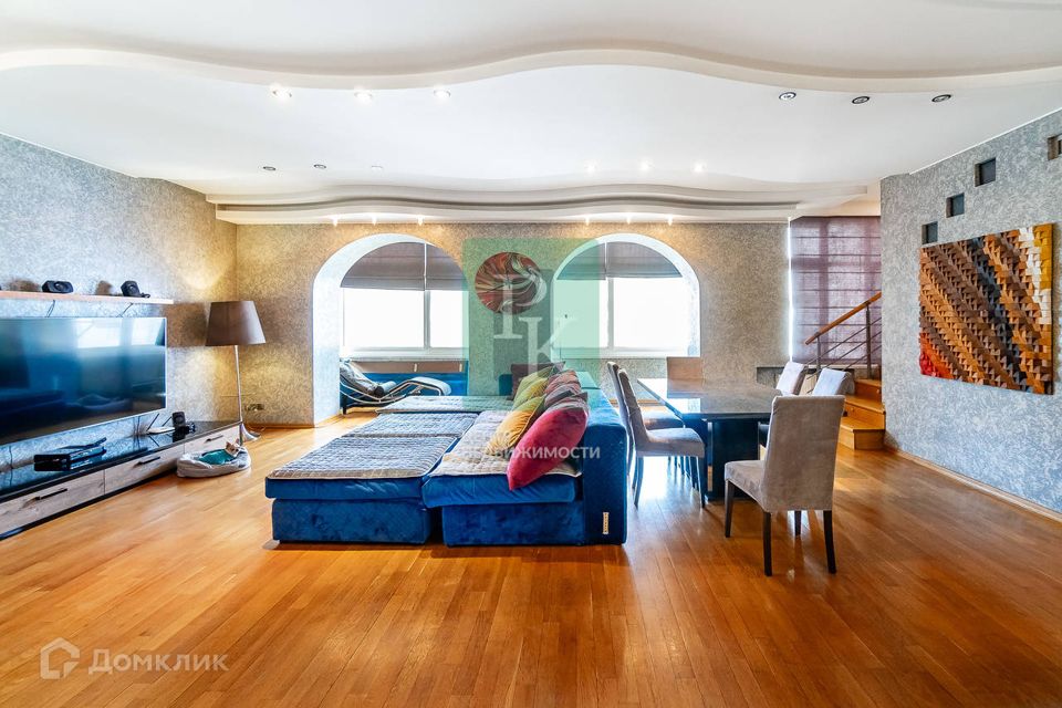 Продаётся 3-комнатная квартира, 136 м²