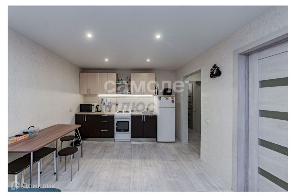 Продаётся 2 комнаты в 8-комн. квартире, 30.3 м²