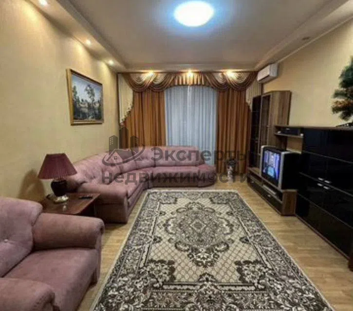 Продаётся 4-комнатная квартира, 90 м²