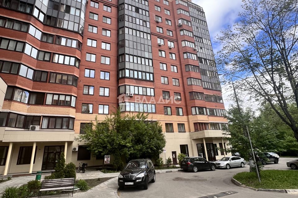 Продаётся 3-комнатная квартира, 131.8 м²