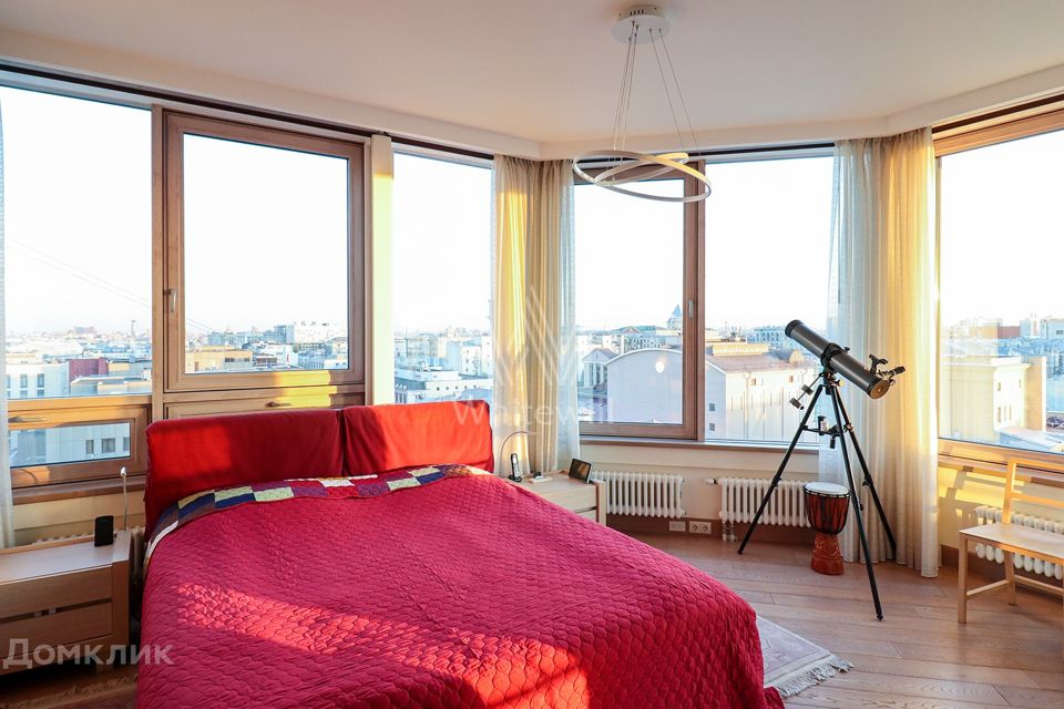 Сдаётся 4-комнатная квартира, 212 м²