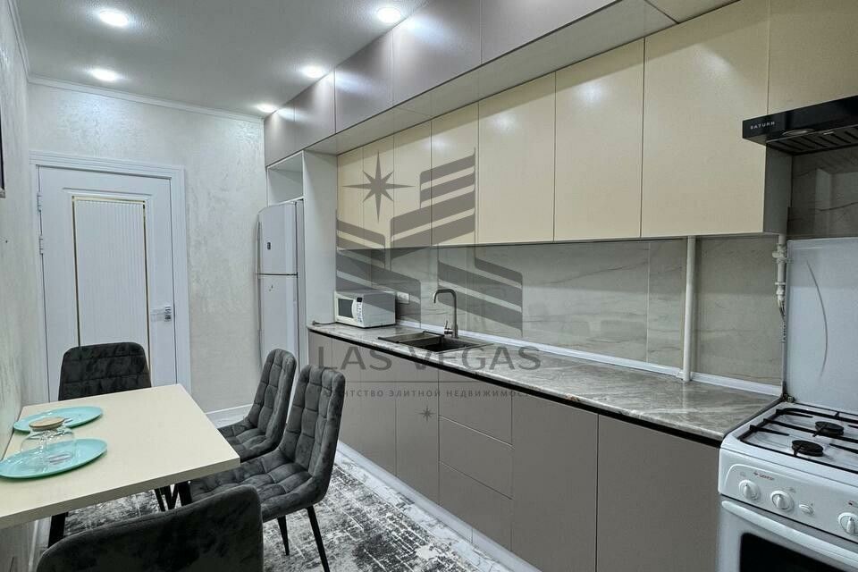 Сдаётся 2-комнатная квартира, 65 м²