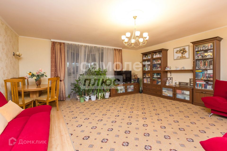 Продаётся 3-комнатная квартира, 129.5 м²