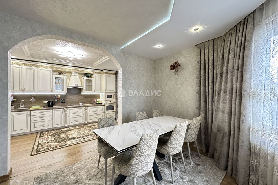Продаётся 4-комнатная квартира, 128 м²