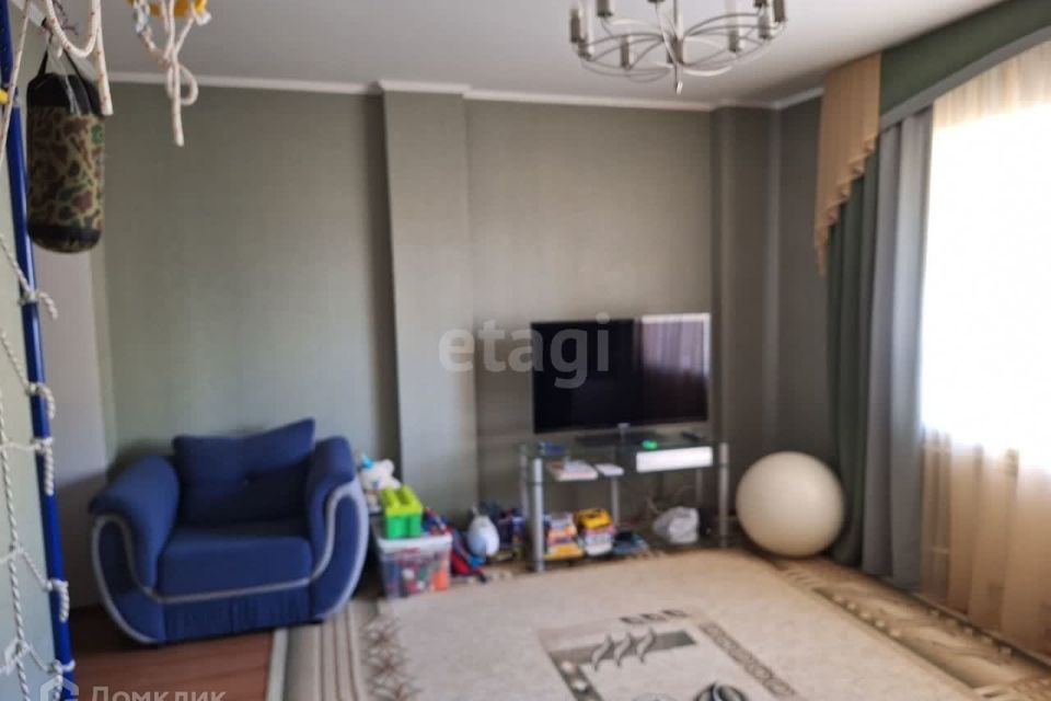 Продаётся 4-комнатная квартира, 131.6 м²