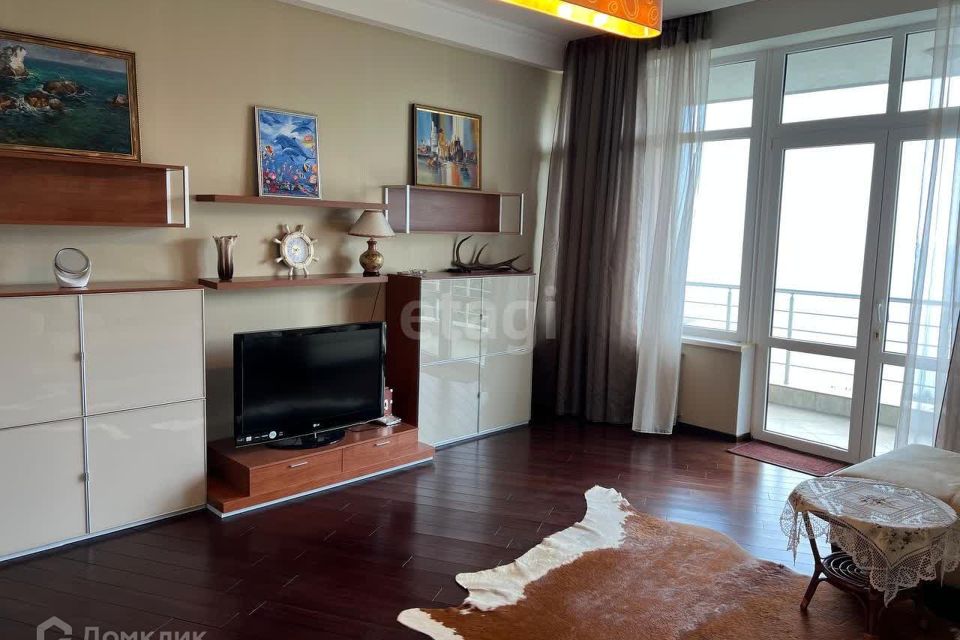 Продаётся 3-комнатная квартира, 125 м²