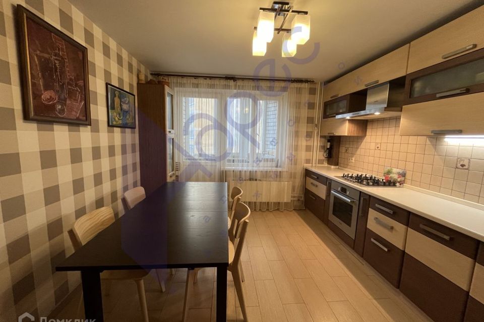 Продаётся 5-комнатная квартира, 147.7 м²