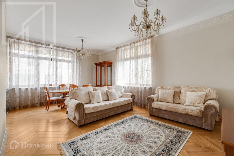 Сдаётся 3-комнатная квартира, 132 м²