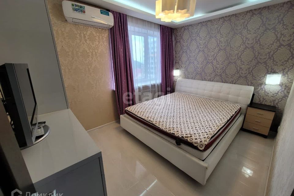 Сдаётся 1-комнатная квартира, 67 м²