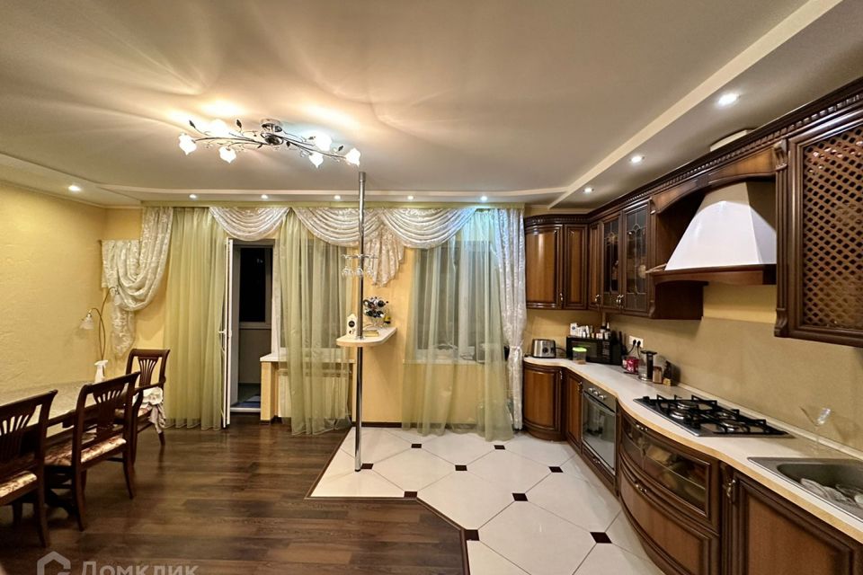 Продаётся 3-комнатная квартира, 120.3 м²