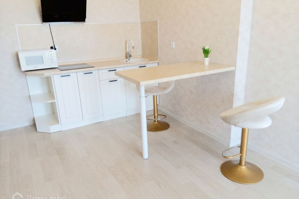 Продаётся 1-комнатная квартира, 42 м²