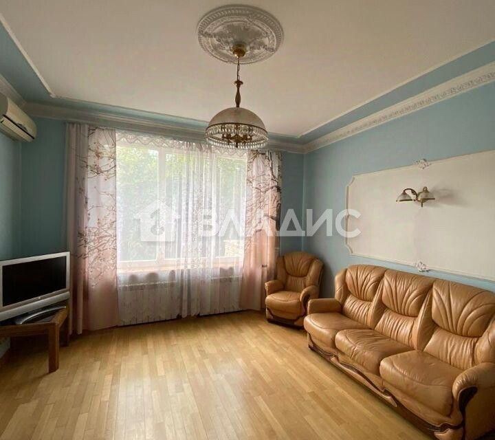 Сдаётся 2-комнатная квартира, 65 м²