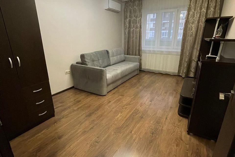 Продаётся 1-комнатная квартира, 43 м²
