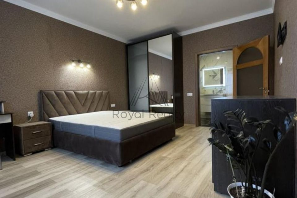 Сдаётся 2-комнатная квартира, 74 м²