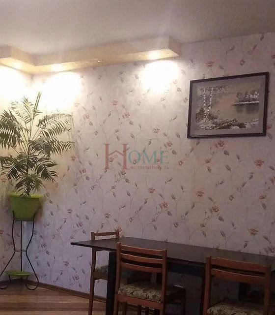 Сдаётся 2-комнатная квартира, 72 м²