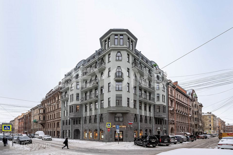 Продаётся 4-комнатная квартира, 133.7 м²