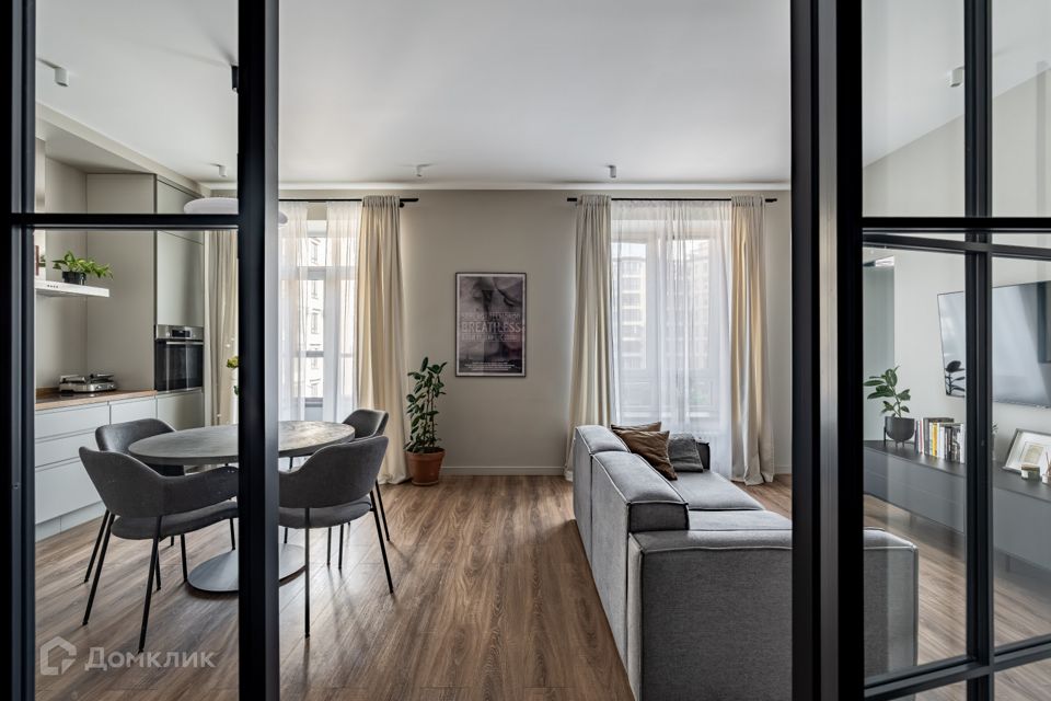 Продаётся 1-комнатная квартира, 55.7 м²