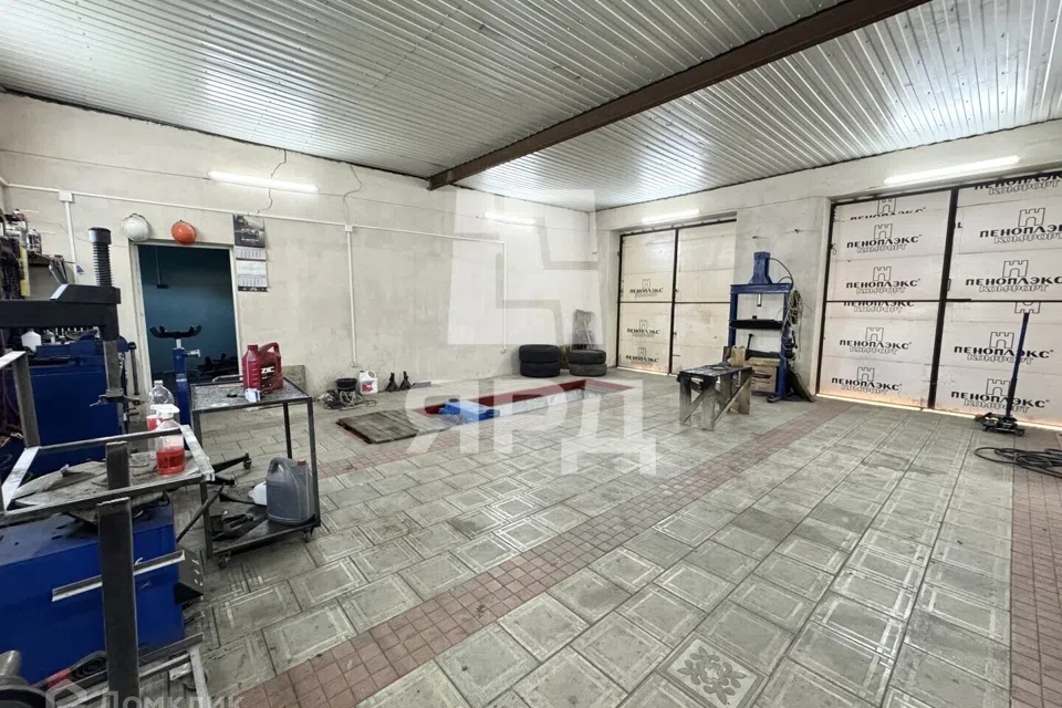 Сдаётся торговое помещение, 159.5 м²