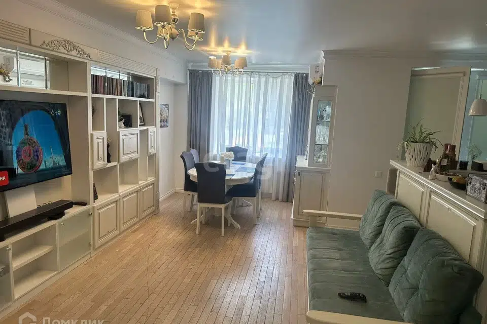 Продаётся 3-комнатная квартира, 118 м²