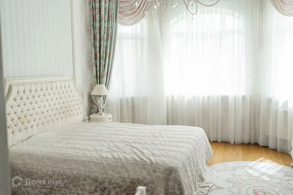 Продаётся 3-этажный дом, 570 м²
