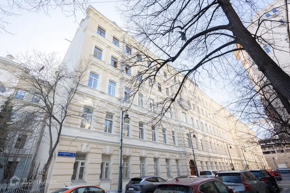 Продаётся 4-комнатная квартира, 165 м²