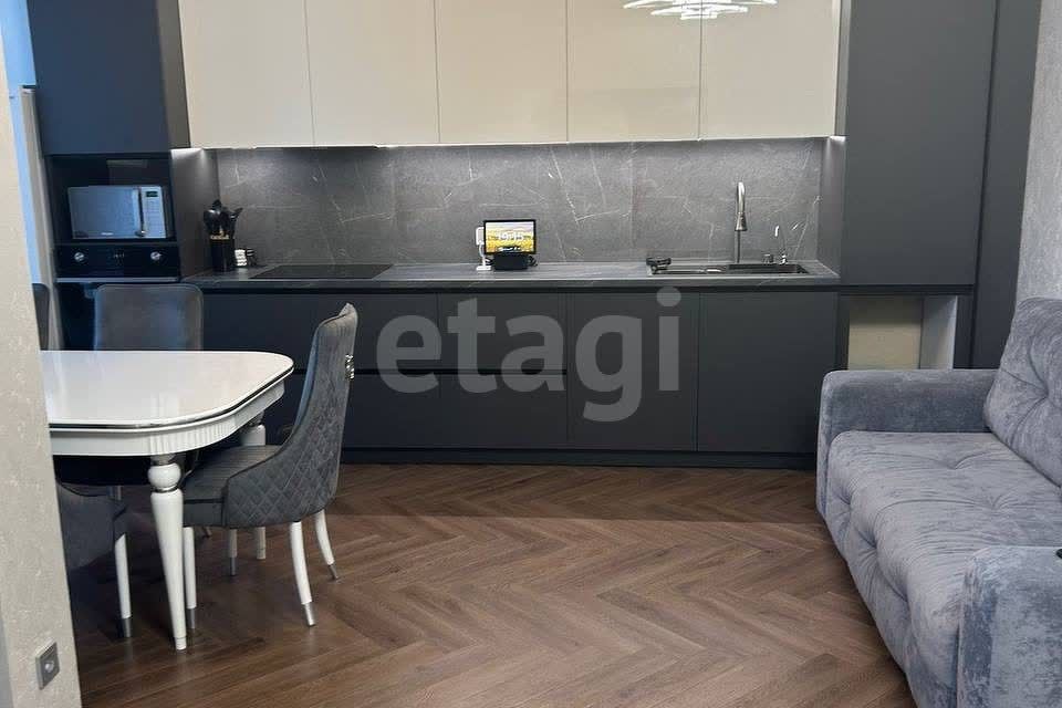 Продаётся 2-комнатная квартира, 76.6 м²