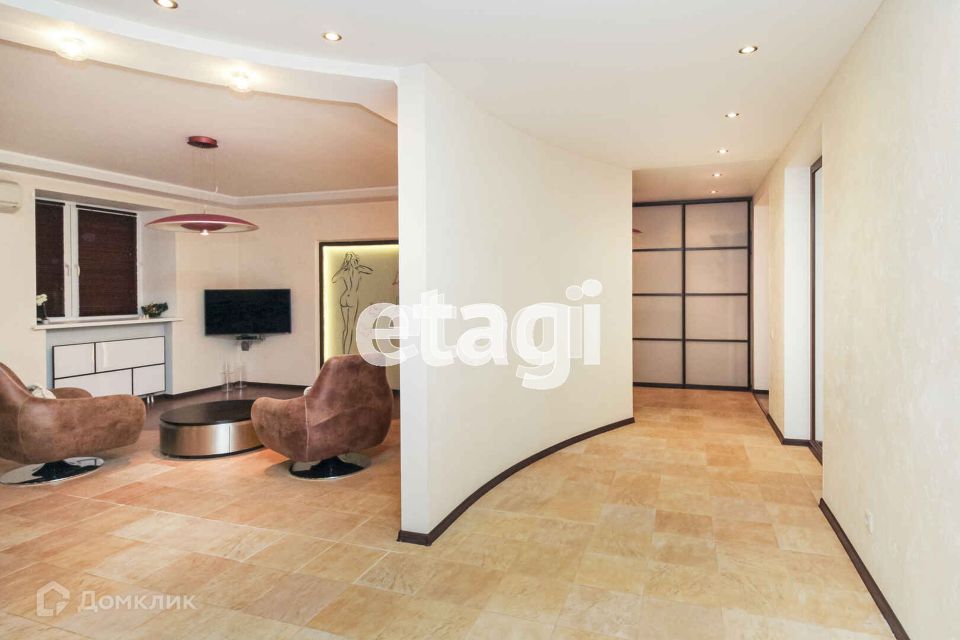 Продаётся 1-комнатная квартира, 110.6 м²