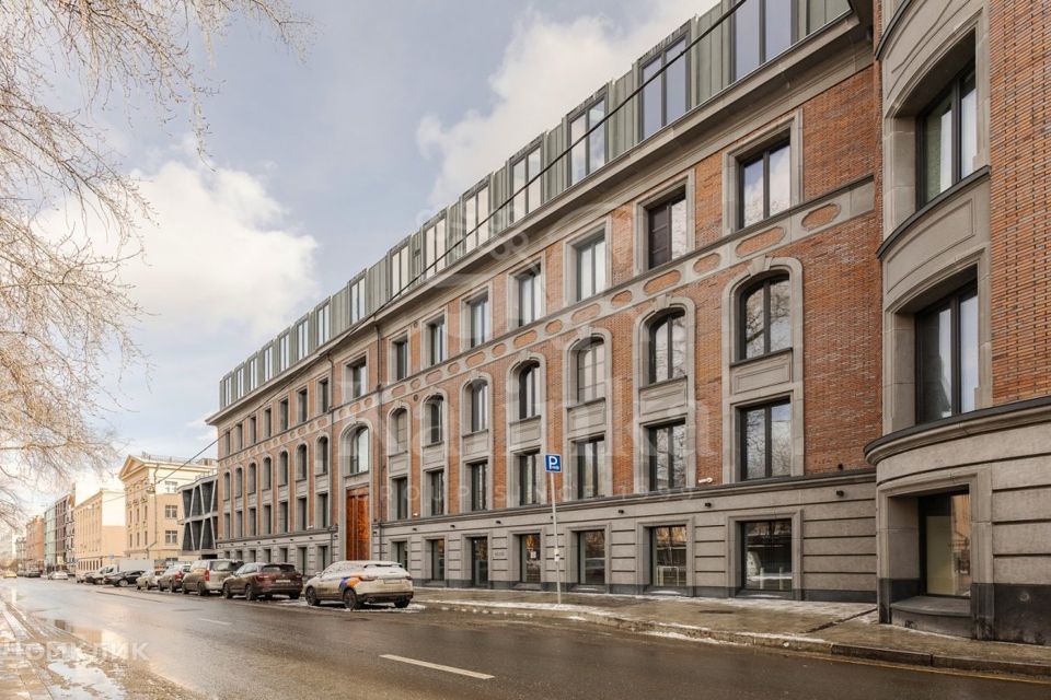 Продаётся 3-комнатная квартира, 122 м²