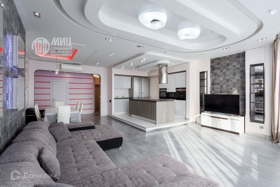 Продаётся 3-комнатная квартира, 156 м²